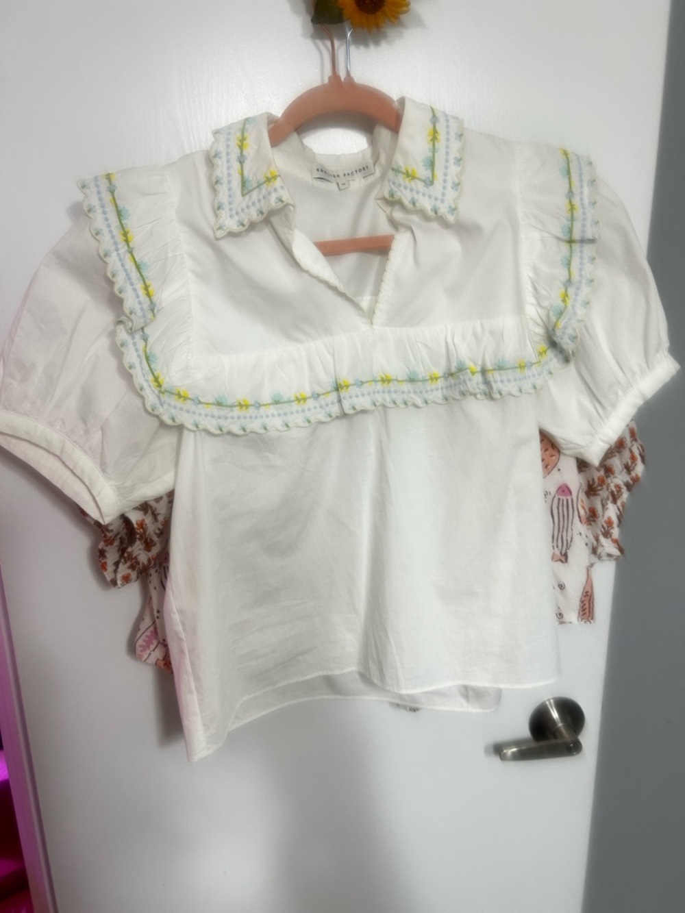 White Bib Floral Short Sleeve Blouse!